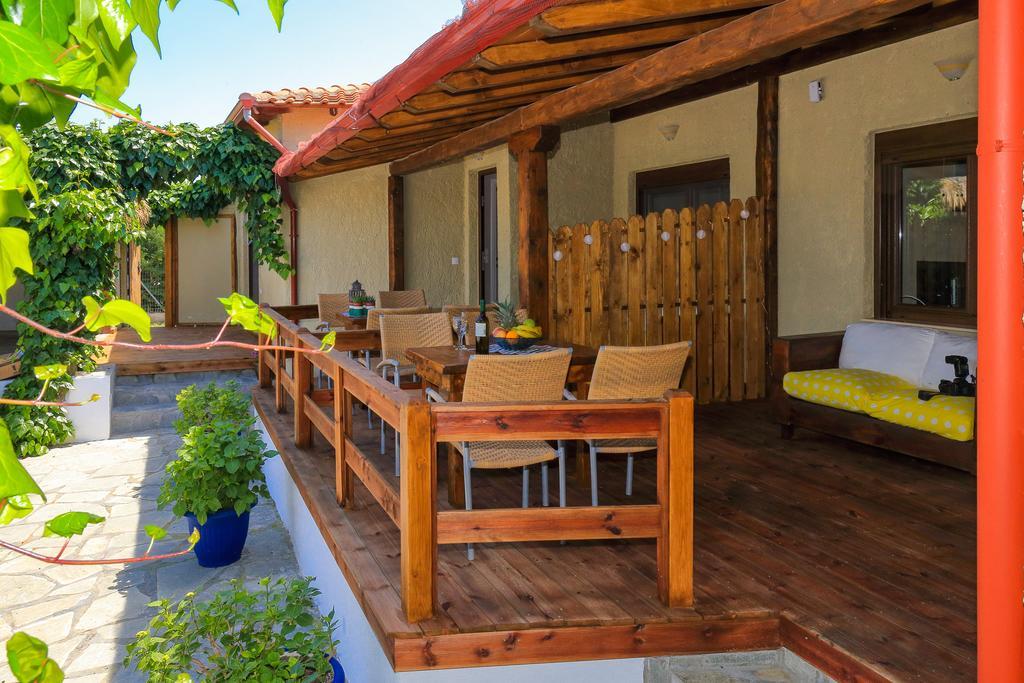 וורוורו Kissos Apartments מראה חיצוני תמונה